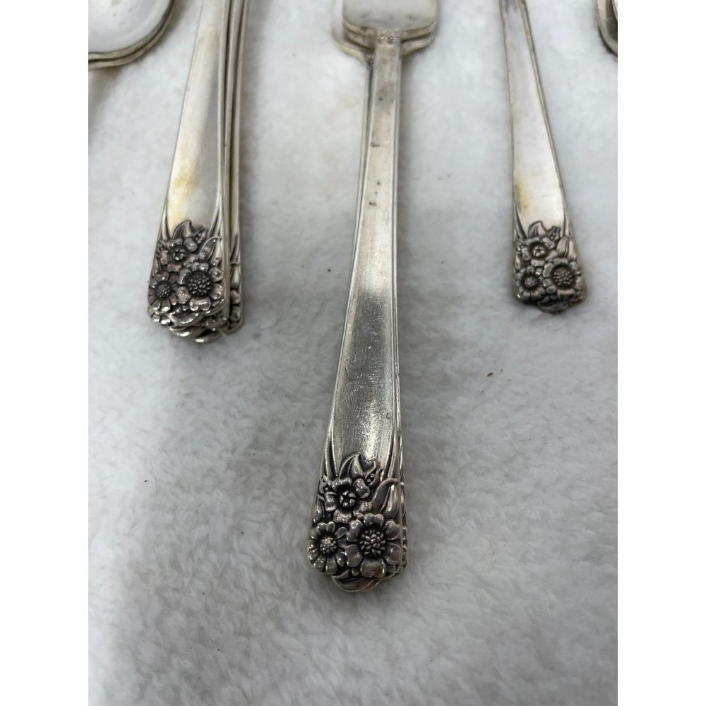 April Silverplate International Silver Flatware circa 1950’s Vintage - Picture 2 of 5
